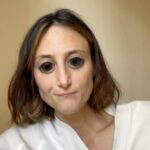 Mónica Antonópulos Instagram - Cual es la reacción del público y entre las parejas cuando van a ver teatro y se sienten identificado ! Cuantas parejas se salvan o se separan después de verse identificados . EL TEATRO SEGÚN LA LICENCIADA MARIQUITA CURA Y ACOMPAÑA EN ESTOS TIEMPOS DE CARA AVINAGRADAS . https://www.instagram.com/teatrociudadelasartes?igsh=NTc4MTIwNjQ2YQ== 👉👉👉 @elbesolacomedia 💋 MARIQUITA ACÁ OARA SERVIRLES .