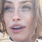 Mónica Antonópulos Instagram - Empezando a delinear el 2024. A los 73 años la tía de María le muestra que no todo está perdido. Quien está empezando a pensar en emprender proyecto este 2024 ? Alguna que esté investigando esto ? #maria #emprendedora #empoderamento