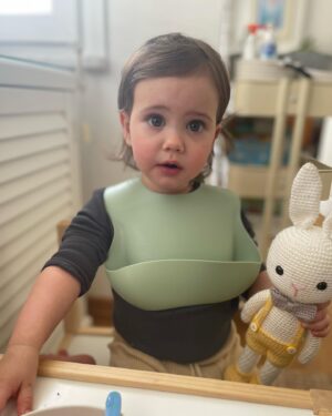 Müjgân Ferhan Şensoy Instagram - Nisan ayında kaç mevsim var? 🌸💕💦
#aprildump 🧿🧿🧿