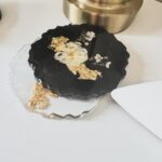 Maïka Desnoyers Instagram - Fut un temps pour je gambadais dans ces talons, et ce sans tomber.. oui oui 🤪! Maintenant, ils servent de décoration 🥹 Avez-vous vu les nouveaux sous-verres de chez @fauvecollection . Ça aussi c’est une mautadine de belle déco 🤍 #faitauquébec #FauveCollection #Heel #feelgood