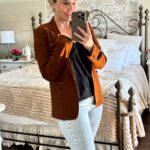 Maïka Desnoyers Instagram - Connaissez-vous la designer Québécoise @mlle_earth .. je viens de tomber sous le charme de trois de ces morceaux dont ce veston BEAUCOUP TROP PARFAIT!! Attendez de voir les autres morceaux 😍
