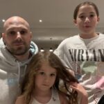 Maïka Desnoyers Instagram - Mon équipe @atypique.nonalc m’a demandé d’enregistrer une vidéo du trend « Je suis Atypique, bien sûr que… » Voici ce que ça a donné 🤣🤣 Je suis Atypique, bien sûr que je ne peux pas travailler de la maison… haha #BehindTheScene