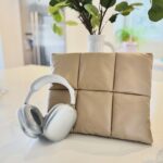 Maïka Desnoyers Instagram - Je pense que j’ai trouvé le plus beau sac pour mon ordinateur portable. Il est beaucoup trop parfait. Je pense aller en acheter un autre vert ou noir ou blanc 🤪! Disponible dans mon amazon shop ( amazon.ca/shop/maikadesnoyers ) dans la section bureau 🙏🏻 #amazon #trouvailleamazon #amazonfind #laptopsleeve