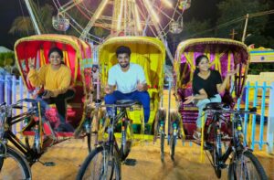 Maahi Gouthami Instagram - Memu ma rikshaw prayanam 💫💙 #chiranjeevilakshmisowbhagyavathi