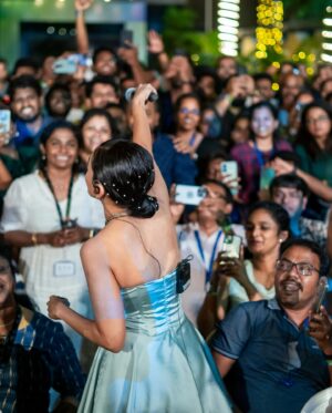 Maalavika Sundar Instagram - Blast from the past 💥💥💃🏽🧚🏼‍♀️

A truly fun filled gig for Standard Chartered makkalssssss. You guys were terrific. I love you all veryyyyyy much ♥️♥️♥️

Clicks by my incredibly talented brother @akilesh.chelvan ♥️
Styling : @harshitha_pragathi 
Muah : @jaymakeup_artistrychennai 
Outfit : @wearhash 

#maalavikasundar #livemusic #live #gig #onlylove