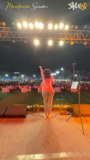 Maalavika Sundar Instagram - This one is for you “PAVAI” ♥️♥️♥️♥️ You guys wer terrific and we love you with all our heart ♥️♥️♥️

@kuberan_drums @livingston06 @reshwin_nishy_nishith @delip_horner @larenzaaron @akshay.yesodharan_ 

📷 : @akilesh.chelvan 
Edit : @bsolo_photography 
Outfit : @studio24_bespoke 
Artist Management : @kuzhu__ 

#maalavikasundarlive #collegefest #onlylove