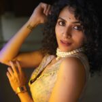 Maalavika Sundar Instagram - Heyyyyyyy !!!! Loved collaborating with @bandananarulaofficial ♥️ you guys have a fantastic collection … lots of love 🧡 @manish_ravie killer pictures da … Vera maari ♥️♥️ Thank you @beingroofa for putting this together for me… you are amazing ♥️ #onlylove