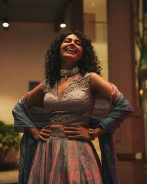 Maalavika Sundar Instagram - Heyyyyyyy !!!!

Loved collaborating with @bandananarulaofficial ♥️ you guys have a fantastic collection … lots of love 🧡 

@manish_ravie killer pictures da … Vera maari ♥️♥️

Thank you @beingroofa for putting this together for me… you are amazing ♥️

#onlylove