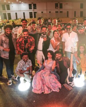 Maalavika Sundar Instagram - Heyyyyyyy !!!!

Loved collaborating with @bandananarulaofficial ♥️ you guys have a fantastic collection … lots of love 🧡 

@manish_ravie killer pictures da … Vera maari ♥️♥️

Thank you @beingroofa for putting this together for me… you are amazing ♥️

#onlylove