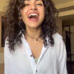 Maalavika Sundar Instagram - Helloooooo my beautiful beautiful Fam… it’s the month of love and let’s celebrate it with some amazing songs… starting the “Love Series” with @arrahman sir’s Adiyeeeee… I am a fan of this composition and I have tried my bit on this. Love to the amazing @sidsriram and @roe_vincent ♥️♥️ I hope you all love this and send in ur fav ones… let’s try and make this month super duper lovey dovey 😬😬☺️☺️♥️♥️♥️ #maalavikasundar #love #romance #valentines #onlylove