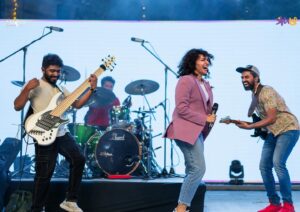 Maalavika Sundar Instagram - What went down at Paavai Institutions with ma boys ♥️♥️♥️ Our love to all the students for making this concert very special. You guys are the best ♥️♥️
Thanks to the management for having us ♥️

📷: @akilesh.chelvan , @kuzhu__ 
Outfit : @studio24_bespoke 
Styling : @harshitha_pragathi 
Artist management : @themadrascommune 

#maalavikasundarlive #onlylove