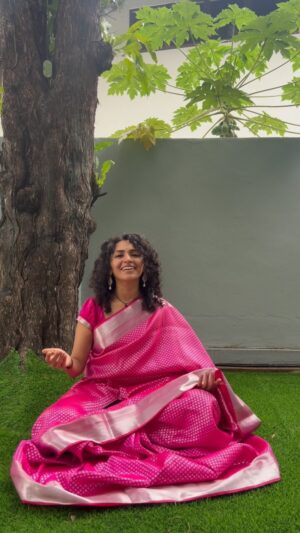 Maalavika Sundar Instagram - Ayodhya!!!
Let’s unite in joy and gratitude as we celebrate the homecoming of our dearesttttt Raamaaaaaaa ♥️♥️🙏🏾🙏🏾🙏🏾

Saree and the beautiful spot : @daisymorgan.official ♥️♥️♥️ you’re the besttttttt
📸 : @gxcious._  Thank u♥️

#RamarReturnsToAyodhya #HomecomingCelebration #AyodhyaWelcomesRamar #JoyousOccasion #BelovedPrince #CelebrationsInProgress #ReunitedAndHappy #AyodhyaLove #RoyalHomecoming