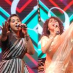 Maalavika Sundar Instagram - One pattaassss performance with the Uber talented @maanasi.k for our dear Srilanka Makkal ♥️♥️ Love to @musicsanthosh Anna and @dhee___ for the kick ass song. We had soooooo much fun performing this ♥️♥️♥️ Music arrangement and production by @smithasher.mp3 . Do check out his amazing work and send him ur love ♥️ 📸 : my very dear crazily talented chella kutti brother @manish_ravie ♥️ Love to @themadrascommune @kuzhu__ @kashtagramm for organising some crazy concerts . Full power up guys . I love you ♥️♥️♥️♥️ Let us know how u liked our performance 😬😬☺️☺️ Only love ♥️ #super4 #performance #fun #gig