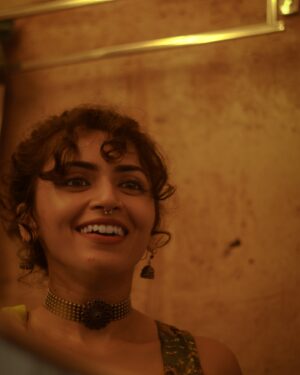Maalavika Sundar Instagram - Standing tall, gazing at the mirror’s reflection, a smile blooms. Pride fills her heart, for she’s become the woman she once aspired to be.  #SelfLove”

Love to my dearest and supremely talented brother @rohin.roy ♥️ thanks for being there da ♥️