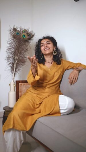 Maalavika Sundar Instagram - Calling it the CAPTAIN SERIES ♥️🙏🏾

Tribute to our dearestttt Captain Vijayakanth ♥️ learning and singing these absolute gems has given me absolute joy and I hope you like them. Let me know if you have any fav captain song, I would love to add them to this series. 

Love you Captain ♥️🙏🏾 Hope you’re having a good time there ♥️

📸 : @akilesh.chelvan ♥️ thanks da ♥️

#maalavikasundar #vijayakanth #captainvijaykanth #captainseries #onlylove