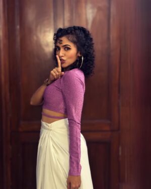 Maalavika Sundar Instagram - Being a sexy spudddddd 🥔 

My love to these amazing talented people ♥️♥️
Styling : @harshitha_pragathi 
Make up : @wanitaz_artistry 
Hair do : @ganesh_hair_architect 
Outfit : @wearhash 

#onlylove