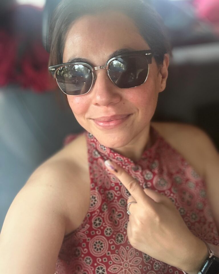 Maanvi Gagroo Instagram - Voted for humanity, for scientific temper. Voted for education, for jobs. Voted for women safety, for accountability. It’s cool to vote, it’s cool to care, it’s cool to be responsible. Go vote!! #votemumbai Jai Hind, jai democracy! 🇮🇳🇮🇳 Huge shoutout to @mumbaipolice , polling booth staff & all the volunteers sticking it out in the heat to make the entire process smooth & wrinkle free for us. Respect 🫡 #election2024 #everyvotecounts #itsaprivilege