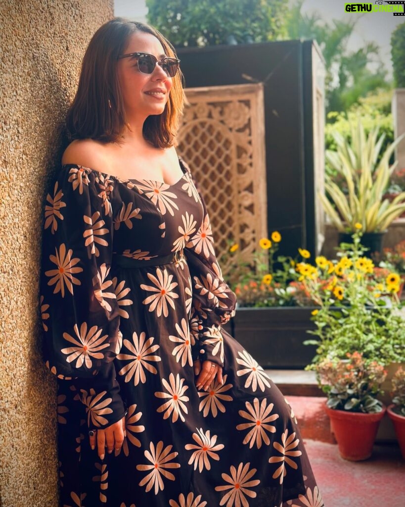 Maanvi Gagroo Instagram - “How do you get over a failure?” “I think you mean a public failure. Because we all fail in private all the time.” ~ #ttt @itsbhavyapatel_ @polagoclothing @upakarna #WhenInDoubtGoForFloral #NotWatchingTheMatch #DoingThisInstead