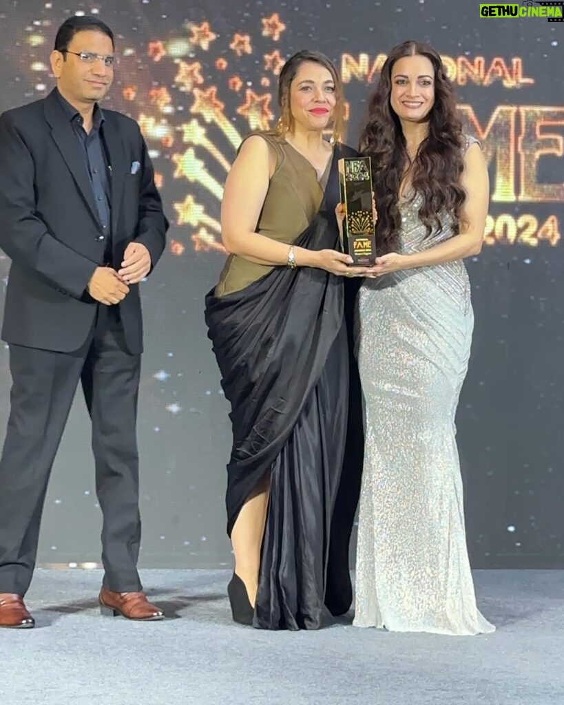 Maanvi Gagroo Instagram - #AboutLastNight Thank you @brandsimpact for the most versatile actor on OTT (female) award. And thank you for a wonderful evening celebrating brands, people & their positive impact. Always lovely meeting @diamirzaofficial , this time with an award! 🤗 #nationalfameawards2024