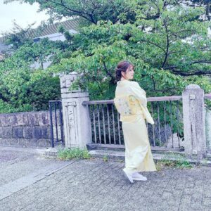 Maaya Uchida Instagram - 京都国際マンガ・アニメフェア2022
『京まふ　2022』
2年連続で、おこしやす大使をつとめさせていただきました！

楽しみにしてた京まふ♡
一年ぶりにきた京都は、美しくて、
あたたかくて、美味しくて、楽しくて。
やっぱり大好きだなぁと実感しました。

オープニングステージでは京都とこれからの『文化の未来』のお話を聞きながら、
自分の関わらせていただいている、アニメーションや、大好きな日本文化をより大切にしていきたい思いを深め、

ものづくりアワードでは、
クリエイターの方々の真摯な気持ちに胸を打たれ、

ミニトークショーで、
ファンの皆さんと会ってほっこりし、

京都国際マンガミュージアムでは、
漫画の素晴らしさを体感し、
館内放送をさせていただいたことでとても楽しむことができました。
大乙嫁語り展も、森先生の原画が素晴らしくて見入ってしまったなぁ、、、。

まるっと京都な1日でしたが
まだまだ見足りない！

またゆっくり来て、観光もしたいなと思います。

明日は福山潤さんにバトンタッチして、
まだまだ京まふは盛り上がって参りますよ！
潤さん、着物似合いますよねぇ。お会いしたかった！

ぜひ、心ゆくまで楽しんでいってくださいね！🌟