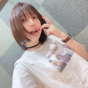 Maaya Uchida Instagram - 今日はFCライブのリハをしてきたよー🎙

あせだくです。笑
今日はリハーサルだから動きやすいＴシャツきたけど...
それ以上に暑かったー！🔥

今回は厚着は推奨しません！！笑
期待しててね！！

今日は！
内田真礼アーティストデビュー9周年！おめでとうの日ですね！

創傷イノセンスから、9年。
早いですねぇ

きっとまた一年早いんだと思うけど
今年も走ってくよー！
約束がいっぱいあって、嬉しい限りです。

とりあえず、来週はなかのZEROで会いましょう！✨✨

わくっわくっ！！！