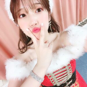Maaya Uchida Instagram - 今日はクリスマスイベント！！
ありがとうございましたー！！

聖なる夜に！
楽しいクリスマスパーティーでしたね！！！外にはだせませんが、最高のクリスマスプレゼントをたくさん頂きました😂笑

持って帰ってじっくり、コメントを聞いたり見たりします♪

新曲を披露もしました。
ラウドヘイラー、ダストテイル、チェイサーゲーム！
初披露でしたが、めちゃ盛り上がりましたね、、、🌟
早く生バンドで披露したい！！
その日をお待ちくださいっ！

たくさんの感謝をみなさまにー🧡
ありがとうございました！！！