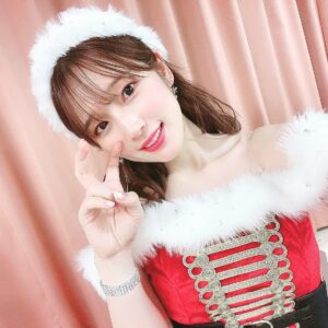 Maaya Uchida Instagram - 今日はクリスマスイベント！！ ありがとうございましたー！！ 聖なる夜に！ 楽しいクリスマスパーティーでしたね！！！外にはだせませんが、最高のクリスマスプレゼントをたくさん頂きました😂笑 持って帰ってじっくり、コメントを聞いたり見たりします♪ 新曲を披露もしました。 ラウドヘイラー、ダストテイル、チェイサーゲーム！ 初披露でしたが、めちゃ盛り上がりましたね、、、🌟 早く生バンドで披露したい！！ その日をお待ちくださいっ！ たくさんの感謝をみなさまにー🧡 ありがとうございました！！！