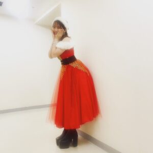 Maaya Uchida Instagram - 今日はクリスマスイベント！！
ありがとうございましたー！！

聖なる夜に！
楽しいクリスマスパーティーでしたね！！！外にはだせませんが、最高のクリスマスプレゼントをたくさん頂きました😂笑

持って帰ってじっくり、コメントを聞いたり見たりします♪

新曲を披露もしました。
ラウドヘイラー、ダストテイル、チェイサーゲーム！
初披露でしたが、めちゃ盛り上がりましたね、、、🌟
早く生バンドで披露したい！！
その日をお待ちくださいっ！

たくさんの感謝をみなさまにー🧡
ありがとうございました！！！