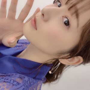 Maaya Uchida Instagram - ムビきゅんの収録してきました！

青ワンピースのお衣装！
髪も伸びてきたのでまとめてみたけどどうかしらー！
この日はすっきりめにしてみました。

今月の放送もみてね〜☺️✌️