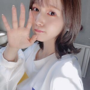 Maaya Uchida Instagram - 実は5日前からあったよ。笑

2日前！からはTwitterへ

聴こえる？
もうすぐリリースだぁ〜♪