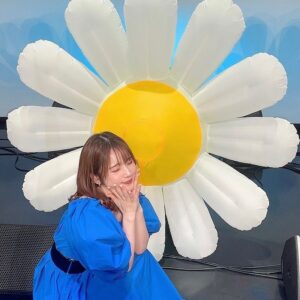 Maaya Uchida Instagram - はめふらイベント、楽しい時間でしたー！

この二日間は、同じようで、全然違うイベントでした。面白いですねぇ！

はめふらの世界は、乙女ゲーの世界なので、流れるBGMが優雅なんです。
なので、イベントでも流れていた優雅なBGMをきいていて
どんな内容だとしても（ほぼバラエティ😆）優雅な気持ちになったので
音楽って大事だなぁ！と思ったりしていました。

話は変わりまして！

はめふらが続いてくれるうれしさ。
わたしは、非常に感じております。
今年はゲームも発売しました。
イベントも無事行えました！

そして舞台があり、
劇場版へと続いていきます。

これから先も様々なメディアミックスで楽しませてくれるであろう、はめふら！
私は楽しみで仕方ありません。

また集合する時には、
皆さんの前で
カタリナ5、演じたい😊🧡

これからも
はめふらをよろしくね😊💕