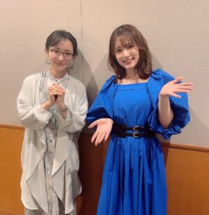 Maaya Uchida Instagram - はめふらイベント、楽しい時間でしたー！

この二日間は、同じようで、全然違うイベントでした。面白いですねぇ！

はめふらの世界は、乙女ゲーの世界なので、流れるBGMが優雅なんです。
なので、イベントでも流れていた優雅なBGMをきいていて
どんな内容だとしても（ほぼバラエティ😆）優雅な気持ちになったので
音楽って大事だなぁ！と思ったりしていました。

話は変わりまして！

はめふらが続いてくれるうれしさ。
わたしは、非常に感じております。
今年はゲームも発売しました。
イベントも無事行えました！

そして舞台があり、
劇場版へと続いていきます。

これから先も様々なメディアミックスで楽しませてくれるであろう、はめふら！
私は楽しみで仕方ありません。

また集合する時には、
皆さんの前で
カタリナ5、演じたい😊🧡

これからも
はめふらをよろしくね😊💕