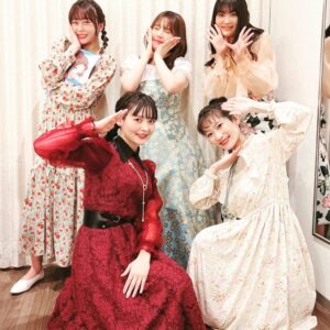 Maaya Uchida Instagram - はめふらイベントありがとうございましたーー😊✨✨

女子会ということでっ
お花の椅子かわいかったよね〜🌼
ひめたちみーんな素敵でしたね！

面白すぎました😂笑笑

カタリナを早く演じたくてうずうずします。
やっぱりわたしはカタリナが大好きだなぁ。
わたしもカタリナ大好き女子会のひとりです🧡

明日は男子会！！
王子たちと、どうなる！？
よろしくねーー☺️！