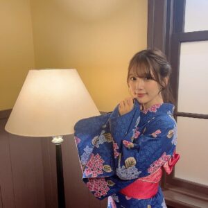 Maaya Uchida Instagram - 京都国際マンガ・アニメフェア2022
『京まふ　2022』
2年連続で、おこしやす大使をつとめさせていただきました！

楽しみにしてた京まふ♡
一年ぶりにきた京都は、美しくて、
あたたかくて、美味しくて、楽しくて。
やっぱり大好きだなぁと実感しました。

オープニングステージでは京都とこれからの『文化の未来』のお話を聞きながら、
自分の関わらせていただいている、アニメーションや、大好きな日本文化をより大切にしていきたい思いを深め、

ものづくりアワードでは、
クリエイターの方々の真摯な気持ちに胸を打たれ、

ミニトークショーで、
ファンの皆さんと会ってほっこりし、

京都国際マンガミュージアムでは、
漫画の素晴らしさを体感し、
館内放送をさせていただいたことでとても楽しむことができました。
大乙嫁語り展も、森先生の原画が素晴らしくて見入ってしまったなぁ、、、。

まるっと京都な1日でしたが
まだまだ見足りない！

またゆっくり来て、観光もしたいなと思います。

明日は福山潤さんにバトンタッチして、
まだまだ京まふは盛り上がって参りますよ！
潤さん、着物似合いますよねぇ。お会いしたかった！

ぜひ、心ゆくまで楽しんでいってくださいね！🌟