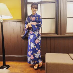 Maaya Uchida Instagram - 京都国際マンガ・アニメフェア2022
『京まふ　2022』
2年連続で、おこしやす大使をつとめさせていただきました！

楽しみにしてた京まふ♡
一年ぶりにきた京都は、美しくて、
あたたかくて、美味しくて、楽しくて。
やっぱり大好きだなぁと実感しました。

オープニングステージでは京都とこれからの『文化の未来』のお話を聞きながら、
自分の関わらせていただいている、アニメーションや、大好きな日本文化をより大切にしていきたい思いを深め、

ものづくりアワードでは、
クリエイターの方々の真摯な気持ちに胸を打たれ、

ミニトークショーで、
ファンの皆さんと会ってほっこりし、

京都国際マンガミュージアムでは、
漫画の素晴らしさを体感し、
館内放送をさせていただいたことでとても楽しむことができました。
大乙嫁語り展も、森先生の原画が素晴らしくて見入ってしまったなぁ、、、。

まるっと京都な1日でしたが
まだまだ見足りない！

またゆっくり来て、観光もしたいなと思います。

明日は福山潤さんにバトンタッチして、
まだまだ京まふは盛り上がって参りますよ！
潤さん、着物似合いますよねぇ。お会いしたかった！

ぜひ、心ゆくまで楽しんでいってくださいね！🌟