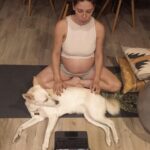 Macarena Miguel Instagram - Mis clases de yoga prenatal de @maternar.co Gracias por salvarme del dolor de espalda 🥹 (Cuba quería salir en la foto si o si)