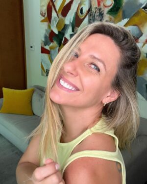 Macarena Tondreau Instagram - Feliz cumpleaños a mí!!!!! 48 añooooos! Hoy me preguntaron qué cosas habría borrado del año que pasó para comenzar mis 48…..NADA…..definitivamente NADA!!! Soy intensamente feliz…llenita de amor, salud, alegrías y rodeada de personas  maravillosas. Gracias por tanto❤️❤️❤️❤️ #felizcumpleaños #cumpleaños