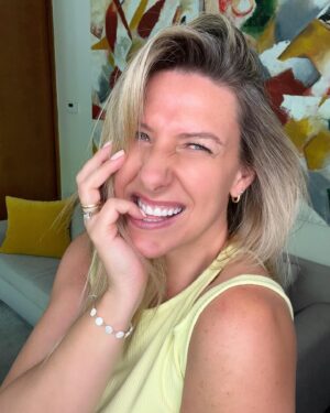 Macarena Tondreau Instagram - Feliz cumpleaños a mí!!!!! 48 añooooos! Hoy me preguntaron qué cosas habría borrado del año que pasó para comenzar mis 48…..NADA…..definitivamente NADA!!! Soy intensamente feliz…llenita de amor, salud, alegrías y rodeada de personas  maravillosas. Gracias por tanto❤️❤️❤️❤️ #felizcumpleaños #cumpleaños