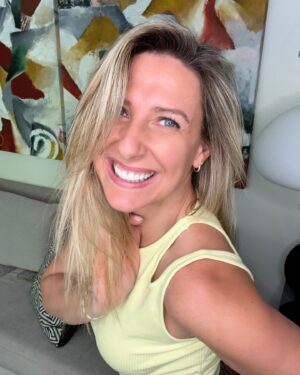 Macarena Tondreau Instagram - Feliz cumpleaños a mí!!!!! 48 añooooos! Hoy me preguntaron qué cosas habría borrado del año que pasó para comenzar mis 48…..NADA…..definitivamente NADA!!! Soy intensamente feliz…llenita de amor, salud, alegrías y rodeada de personas  maravillosas. Gracias por tanto❤️❤️❤️❤️ #felizcumpleaños #cumpleaños
