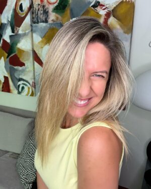Macarena Tondreau Instagram - Feliz cumpleaños a mí!!!!! 48 añooooos! Hoy me preguntaron qué cosas habría borrado del año que pasó para comenzar mis 48…..NADA…..definitivamente NADA!!! Soy intensamente feliz…llenita de amor, salud, alegrías y rodeada de personas  maravillosas. Gracias por tanto❤️❤️❤️❤️ #felizcumpleaños #cumpleaños