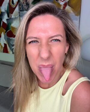 Macarena Tondreau Instagram - Feliz cumpleaños a mí!!!!! 48 añooooos! Hoy me preguntaron qué cosas habría borrado del año que pasó para comenzar mis 48…..NADA…..definitivamente NADA!!! Soy intensamente feliz…llenita de amor, salud, alegrías y rodeada de personas  maravillosas. Gracias por tanto❤️❤️❤️❤️ #felizcumpleaños #cumpleaños