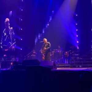 Macarena Tondreau Instagram - Una noche perfecta de @alejandrosanz y mi hermanita @tondreaupau 
Bailamos, cantamos, nos matamos de la risa, terminé dentro de un basurero (por suerte no quedó grabado porque no tenía batería y el celu de mi hermana estaba en el fondo de ese basurero😂😂) Más días para compartir contigo por favooor! Te quiero muchoooo ❤️❤️❤️❤️❤️❤️❤️