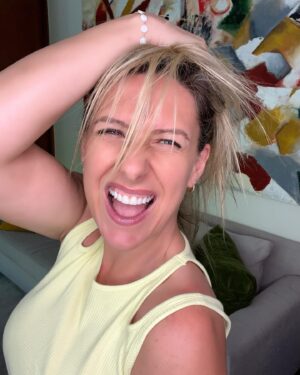 Macarena Tondreau Instagram - Feliz cumpleaños a mí!!!!! 48 añooooos! Hoy me preguntaron qué cosas habría borrado del año que pasó para comenzar mis 48…..NADA…..definitivamente NADA!!! Soy intensamente feliz…llenita de amor, salud, alegrías y rodeada de personas  maravillosas. Gracias por tanto❤️❤️❤️❤️ #felizcumpleaños #cumpleaños