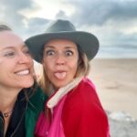Madalena Brandão Instagram - E assim se transforma um dia de chuva numa tarde maravilhosa cheia de sol! Com direito a sushi em cima do mar. Há pessoas que têm uma varinha e conseguem sempre fazer magia ✨ Obrigada @_martaborges , por tudo ✨🤘💛