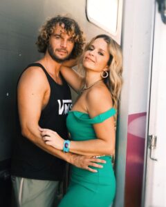 Madalena Brandão Instagram - Será que estamos mais giros? Mais parvos estamos com toda a certeza! Foto 1 ou 2, digam de vossa justiça 😂 @queridospapas_tvi @pluraloficialpt