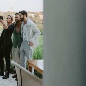 Madalena Brandão Instagram - Tudo tão certo! 
Estes encontros mágicos só acontecem quando há muito amor envolvido! Só assim é que tudo faz sentido e sabemos que estamos no sítio certo à hora certa ✨ 
Que filme tão bonito, que história tão forte, que equipa furacão , que actores tão talentosos, que mulher cheia de power a comandar este barco, que privilégio ter feito parte disto tudo✨✨✨✨🎬

Just the beginning, meus amores 🪩💃 💥
@leleveiga @marcusandre.official 
@chico.fonseca 
@ber.liner_production_house 
@jakobhampel_dp @fred_klaus @yohinna @flavias.makeup.artist @filmmaker.and.friend @this.is.schmutzler e todos todos ✨
@carrelosquad