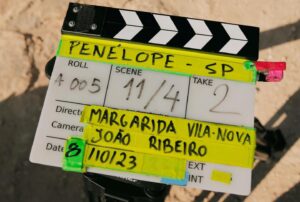 Madalena Brandão Instagram - Acabámos esta semana o filme Penélope. Antes de ser Penélope já teve outros nomes e outras formas, mas o que se manteve até ao fim foi a amizade, o universo feminino e o amor envolvido neste projecto desde o primeiro dia. Obrigada @rita.silvester por seres a primeira a embarcar nesta viagem, obrigada @mariana.norton por escreveres tão bem esta história que tanto queria contar, obrigada @bennyapereira por seres sempre uma super fita cola preta e @margarida_vila_nova_ por comandares esta caravana de forma tão bonita.
Obrigada à equipa de sonho que aqui se juntou, João ❤️ Rosa ❤️ Bica ❤️ Susana ❤️ Cuca ❤️ Lisboa ❤️ Nuxa ❤️ Rita ❤️ Graça ❤️ Filipa ❤️ André ❤️ Manuel ❤️ Pedro ❤️ Daniel ❤️ Bruno ❤️ Marcus ❤️ Duarte ❤️ João ❤️ Inês ❤️
Até já já ✨
@penelope.filme 
@fundacao_gda @municipio.lagoa @municipiodemonchique @vinhoquesefoda @spi.production @ber.liner_creatives 
📸 @a.z.u.k.y (fotos perfeitas 🙏)