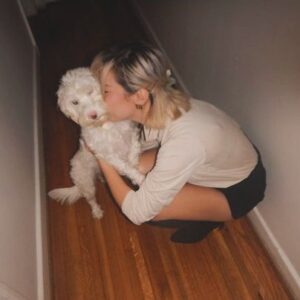 Madeleine Humphries Instagram - Puppy love 🤍 #earlthegirl 

#notmydogwishshewas

📸 @emerson_basco