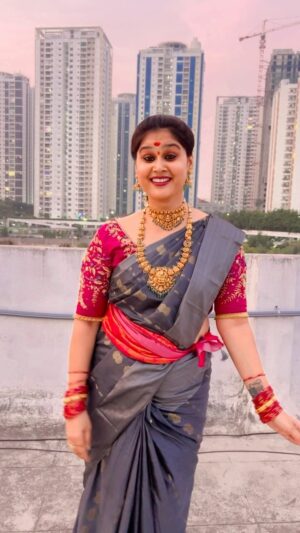 Madhu Reddy Instagram - Inkaaa chalu song 😃 blouse @pravallis_boutique 

#instagram #insta #reels #reelsviral #reelsinsta #reelslovers #instareels #viral #viralreels #instafashion #saree #sareelove #sareelover #sareeindia #sareecollection #treditional #trending #trendingnow