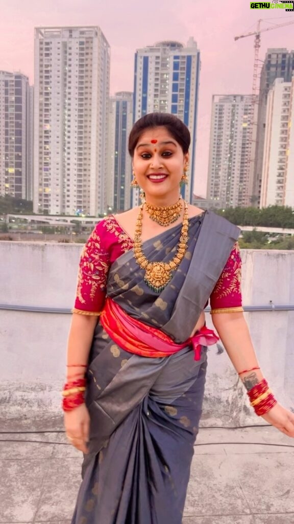Madhu Reddy Instagram - Inkaaa chalu song 😃 blouse @pravallis_boutique #instagram #insta #reels #reelsviral #reelsinsta #reelslovers #instareels #viral #viralreels #instafashion #saree #sareelove #sareelover #sareeindia #sareecollection #treditional #trending #trendingnow